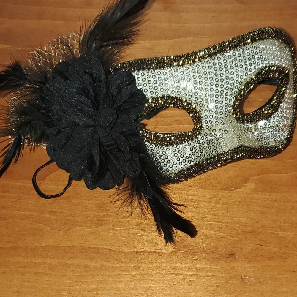 Mardi Gras Masquerade Sequin Feather Mask